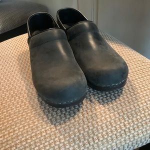 Danskos size 8 narrow